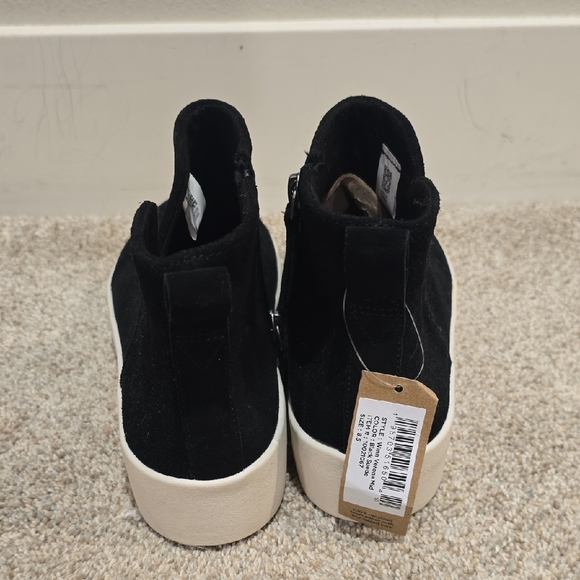 Toms Women's Black Suede Sneaker 8.5 - Picture 3 of 8